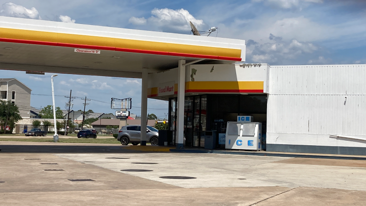 Shell gas station at the intersection of State Highway 105 and North Major Drive