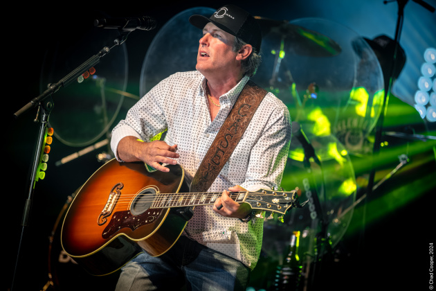 Casey Donahew Band (Photo by Chad Cooper)